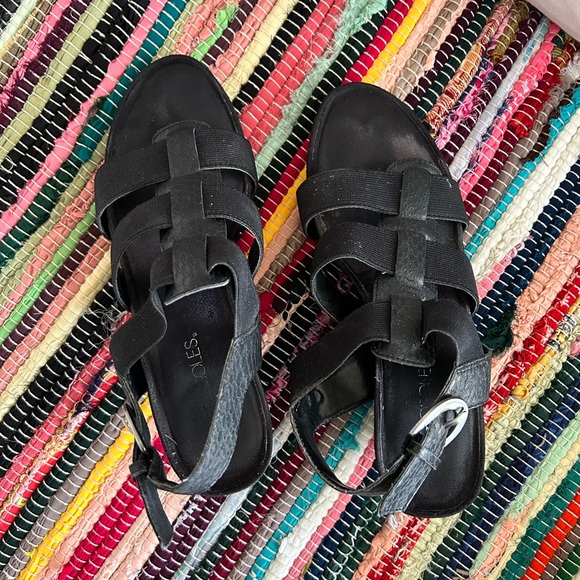 Sandals size 6 used two x - Picture 2 of 3